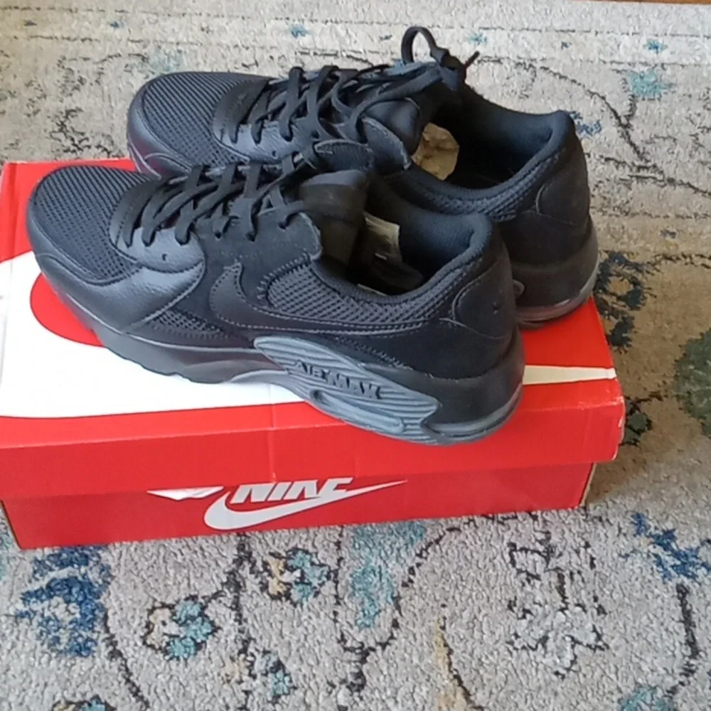 Nike Men's Athletic Shoes-NEW